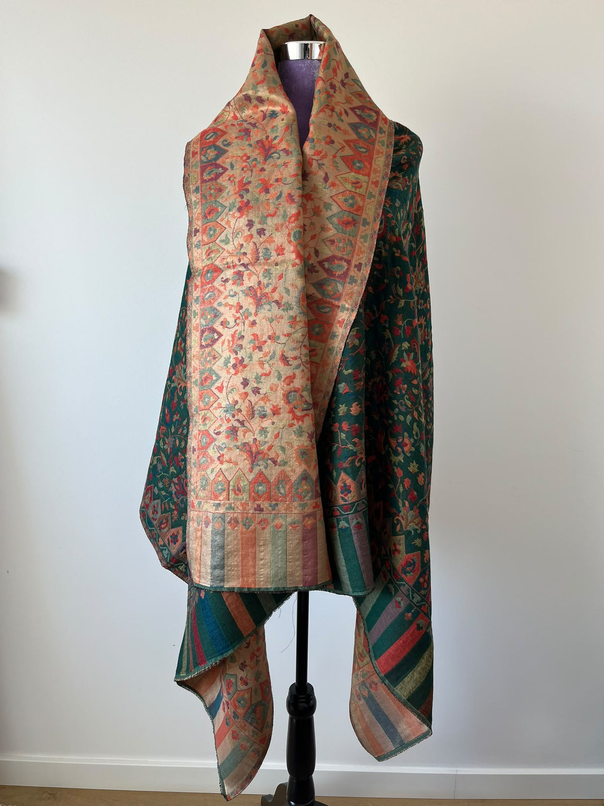 Zari Reversible Kani Jamawar Pashmina Shawl