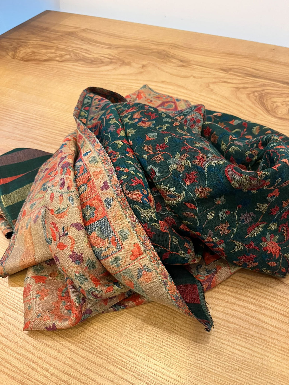 Zari Reversible Kani Jamawar Pashmina Shawl
